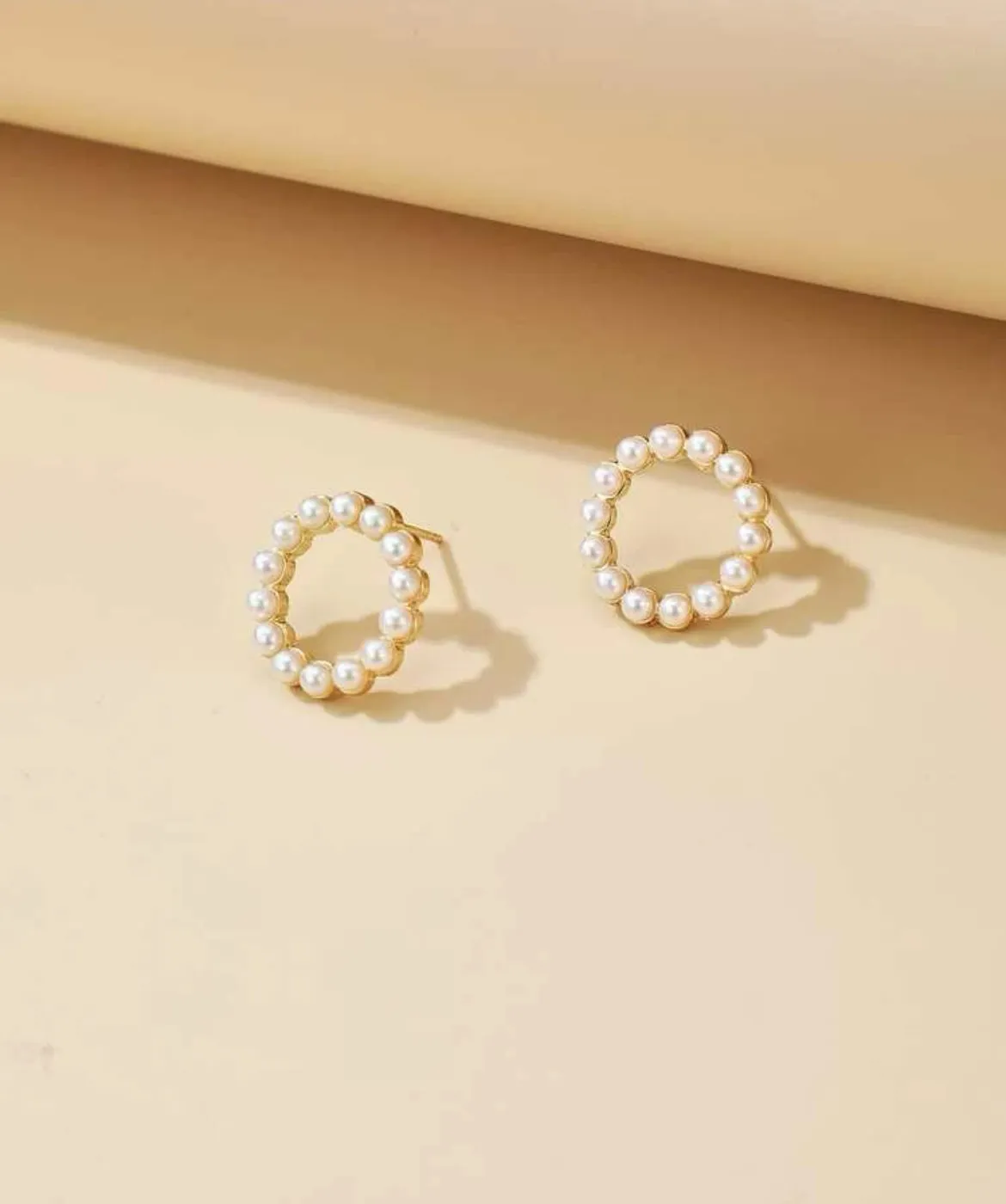 Beautiful Pearl Round Stud Earrings