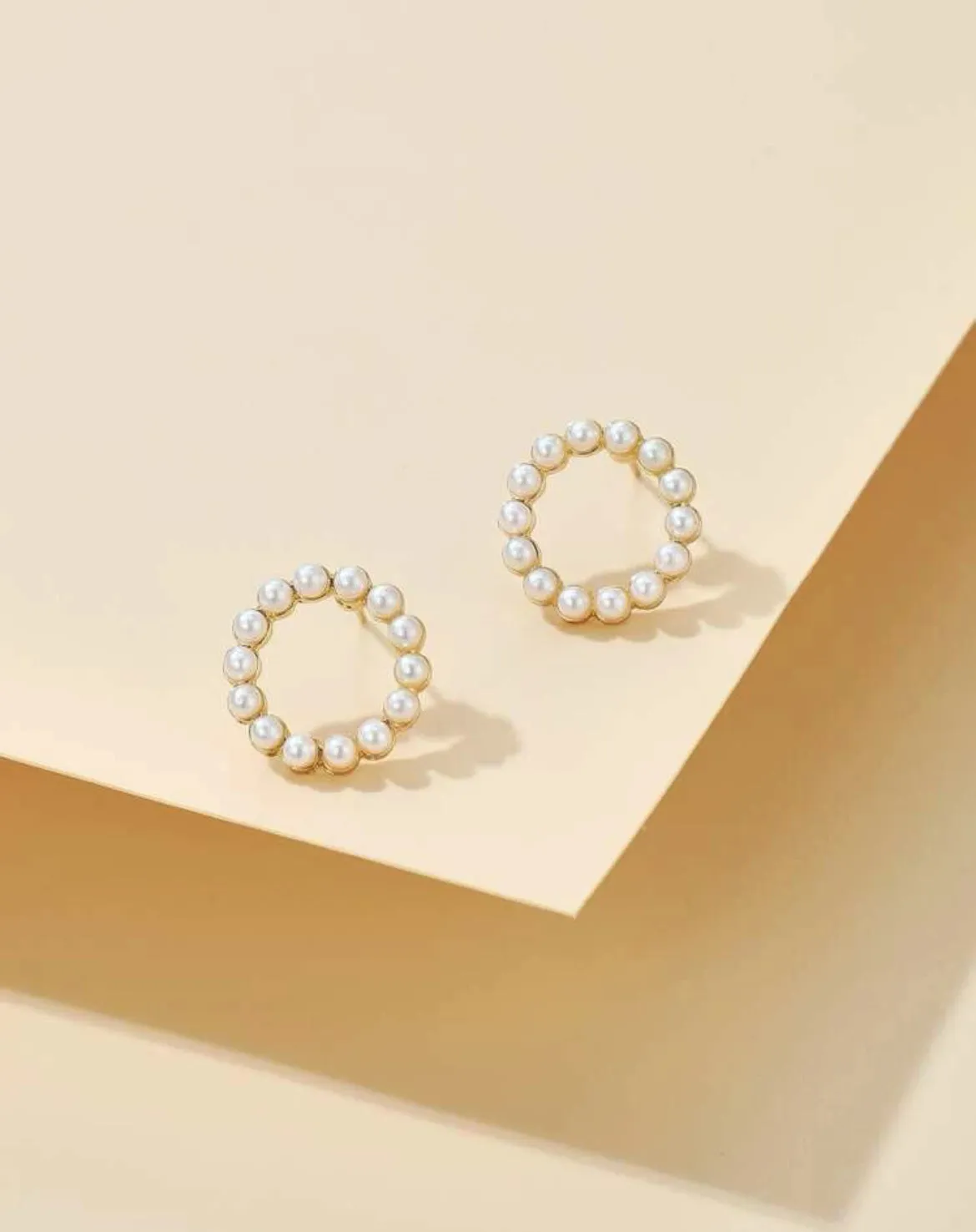 Beautiful Pearl Round Stud Earrings