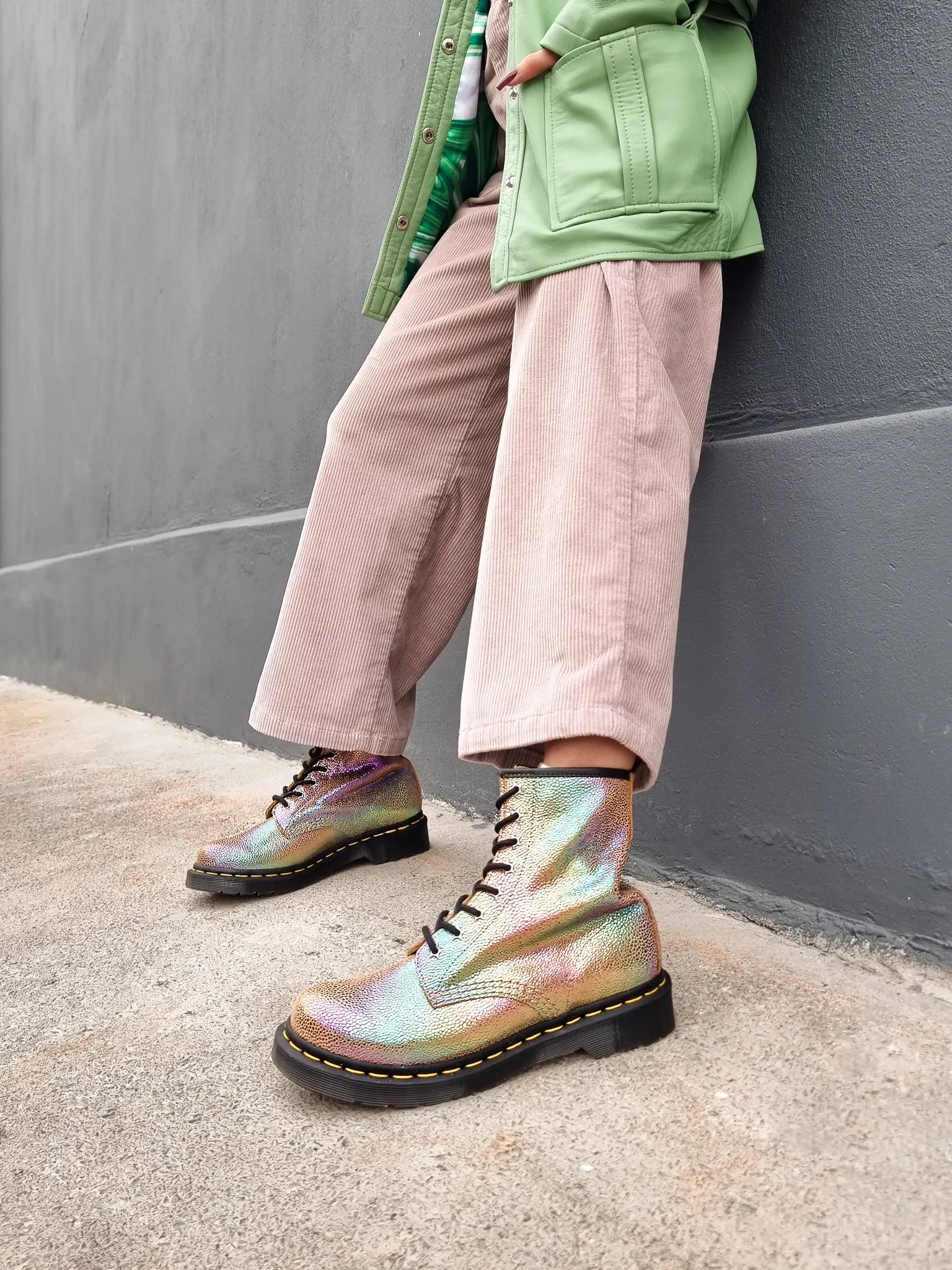 DR. MARTENS 1460 RAINBOW RAY SAND