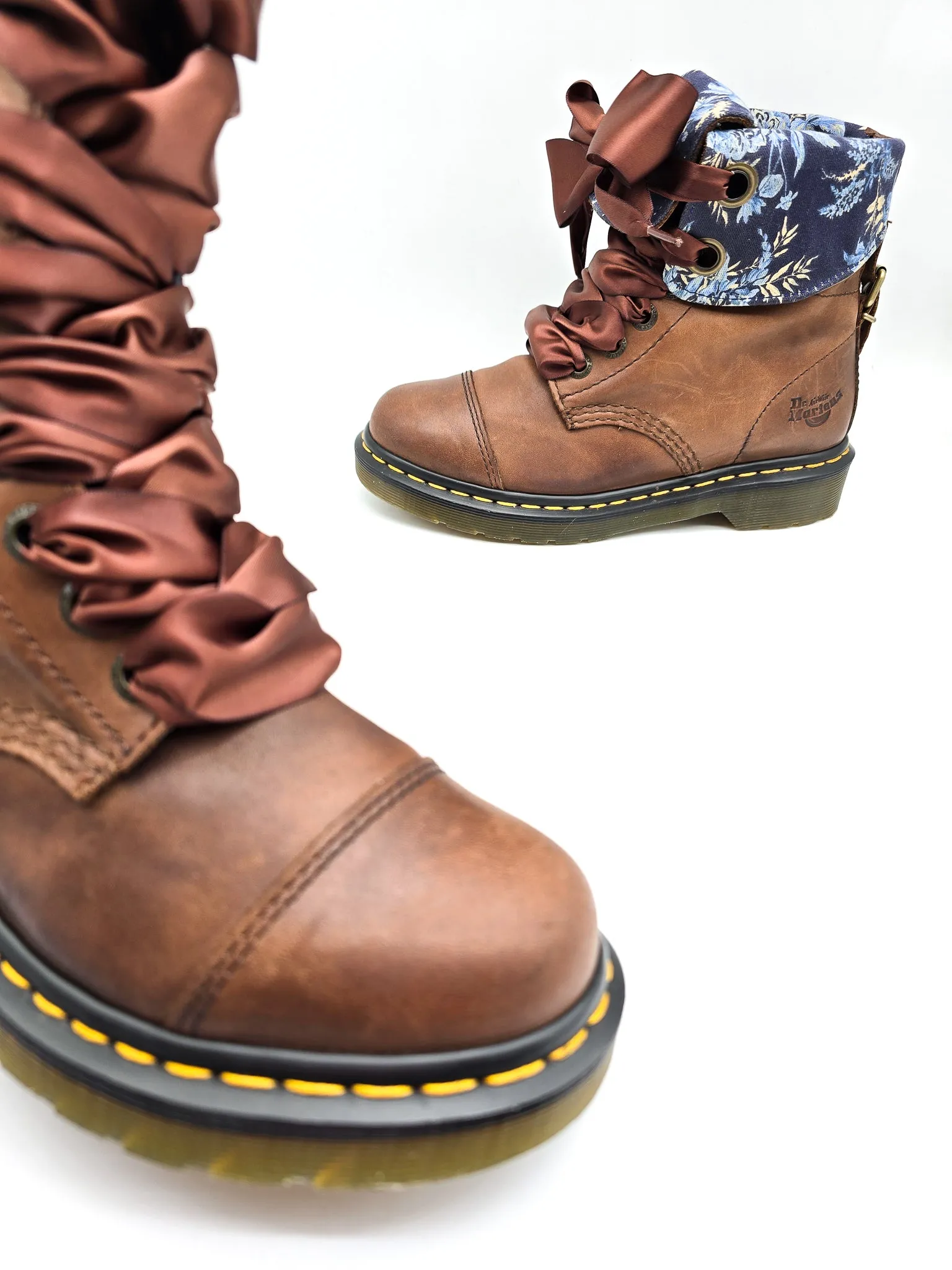 DR. MARTENS AIMILITA BROWN BLUE FLORAL