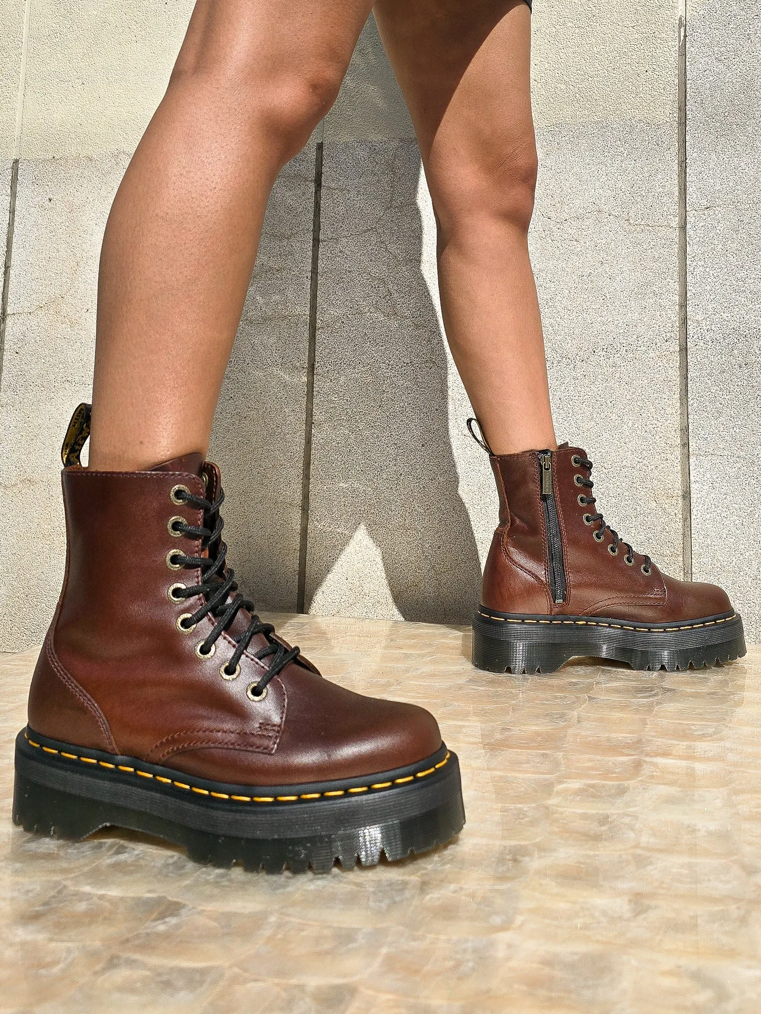 DR. MARTENS JADON BROWN PULL UP