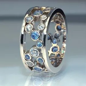 Fashion Jewelry Hollow Out Ring for Women with Colorful Zircon in Silver Color