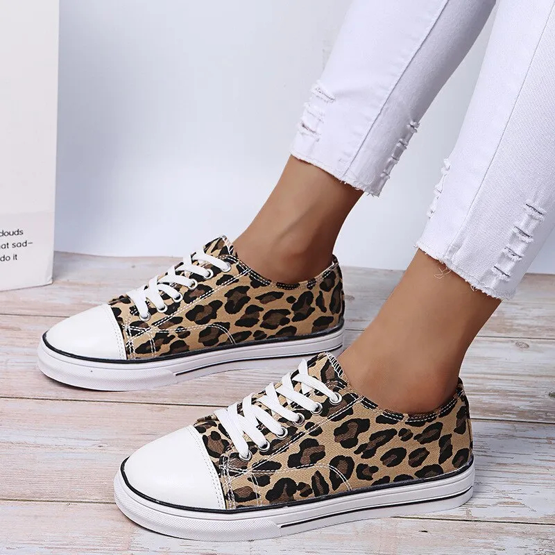 Women Lace-Up Leopard Print Canvas Shoes